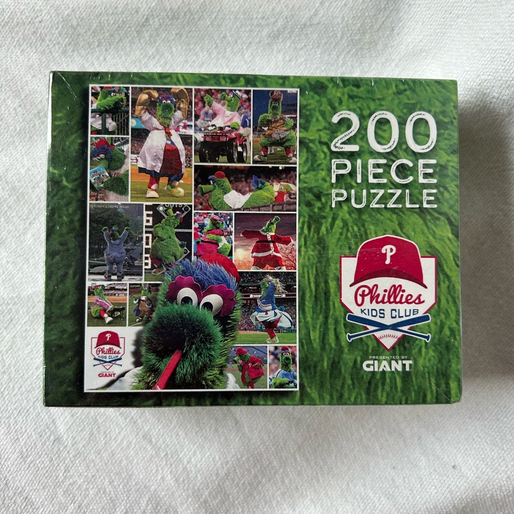 Philadelphia Phillies Phanatic 200 Piece Puzzle Kids Club Giant NEW SEALED